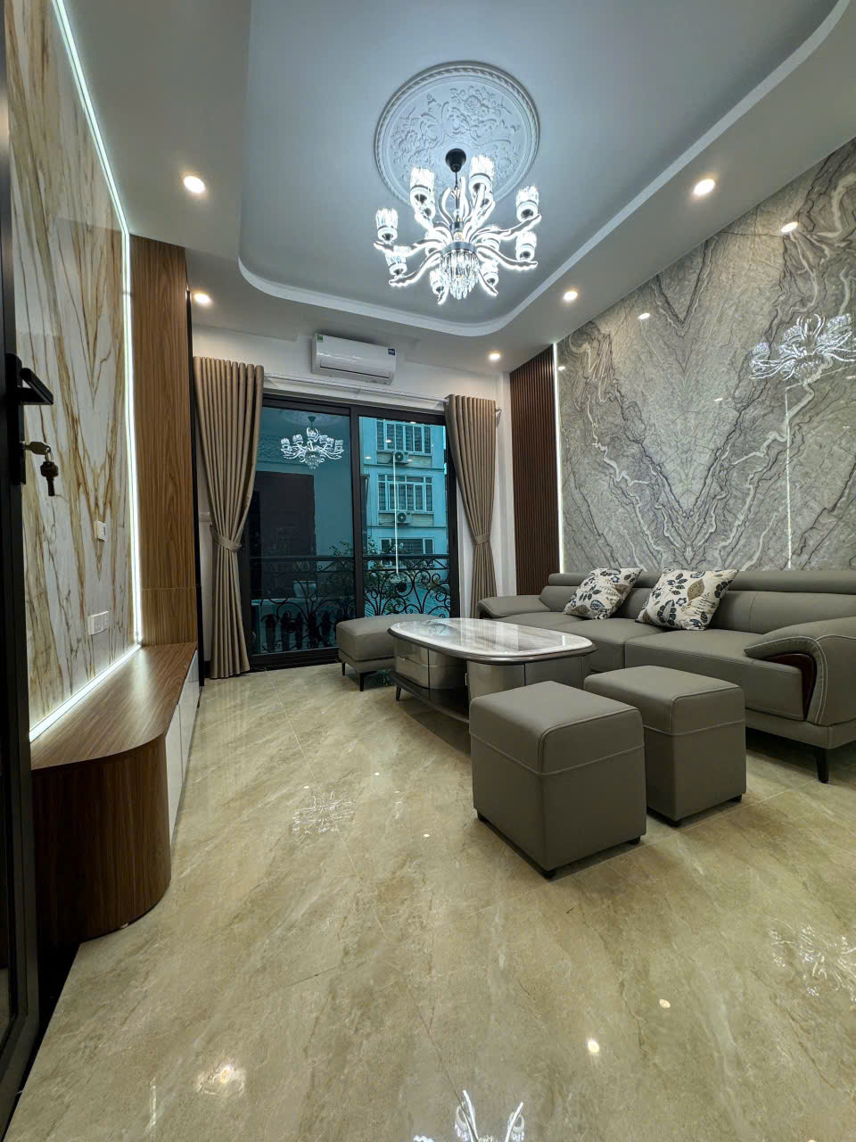 Siêu phẩm 6 tầng cổ nhuế - thang máy - nội thất xịn - chủ mót bán 15977182