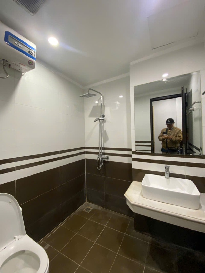 BÁN NHÀ RIÊNG BÁT KHỐI - LONG BIÊN - 5 TẦNG - 30M2 - Ở NGAY 15977255