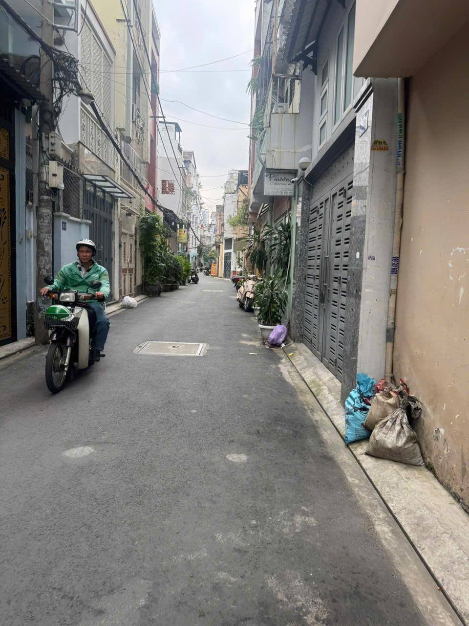 **Bán nhà mặt tiền Hiệp Nhất ** phường 4; Tân Bình; 4x18m nhà 4 tầng 15977265