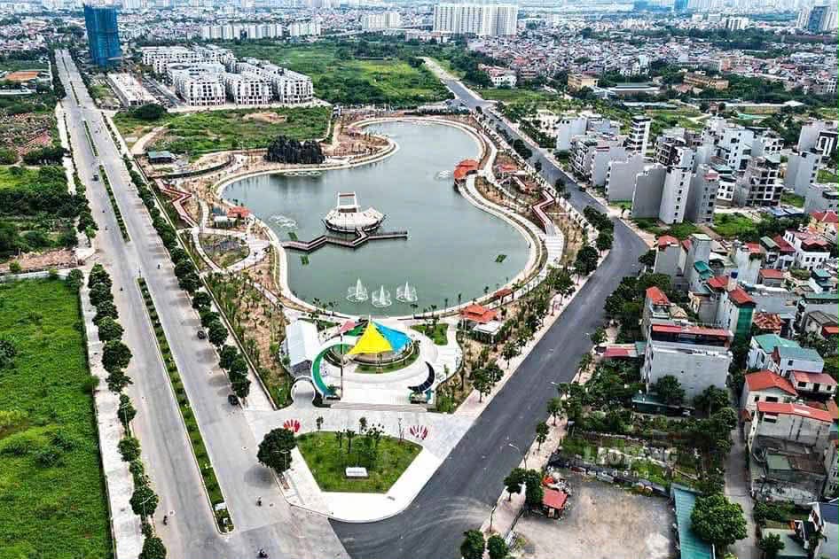 biệt thự sân vườn Ngọc Thuỵ, 200m x 4 tầng, mặt tiền 12.5m, 3 thoáng, ngõ thông, ôtô để trong sân 15977269