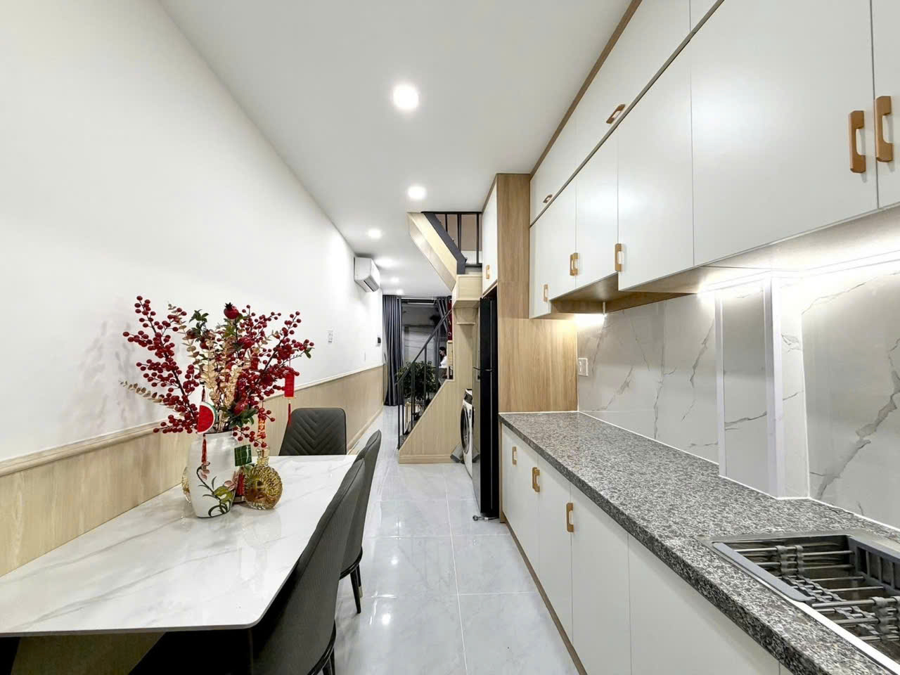 Sát mặt tiền - Nguyễn Thượng Hiền - Quận 3 - 3 tầng - 25m2 - 5,2 tỷ 15977278