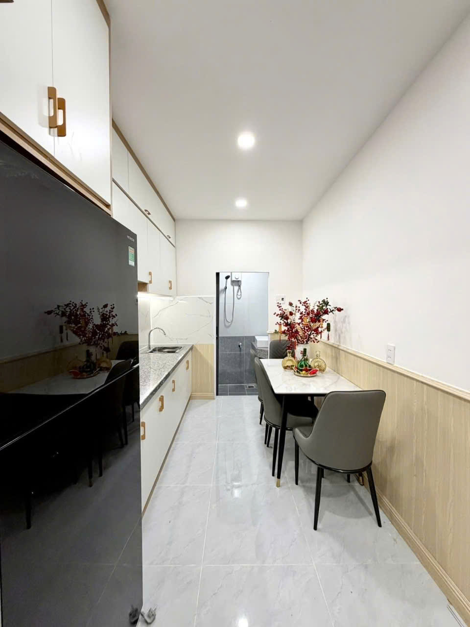 Sát mặt tiền - Nguyễn Thượng Hiền - Quận 3 - 3 tầng - 25m2 - 5,2 tỷ 15977278