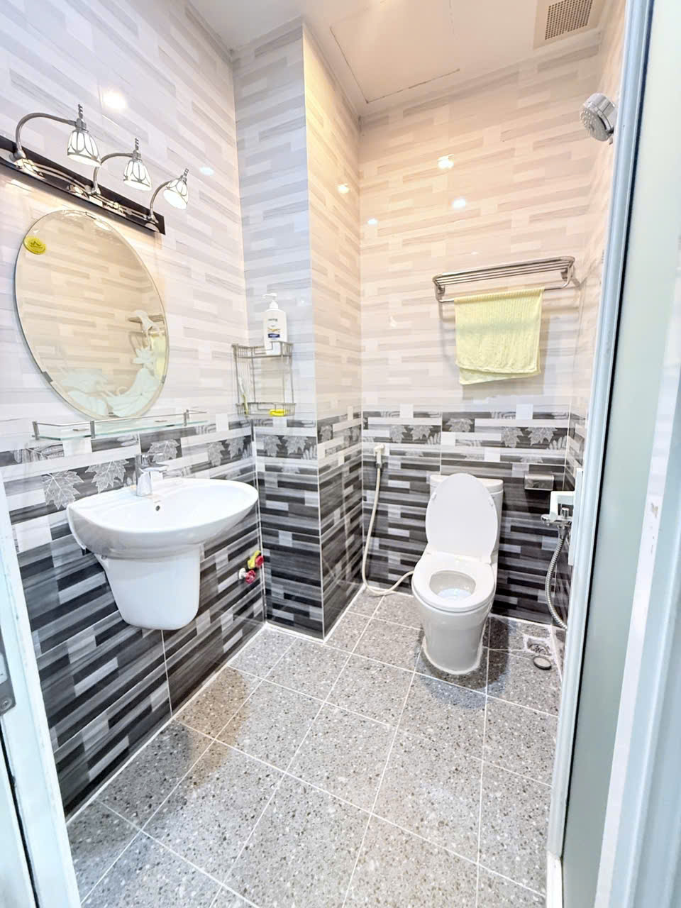 Sát Mặt tiền - CMT8 - Quận 10 -  4 tầng - 53m2 - hoàn công - 11.8 Tỷ 15977303