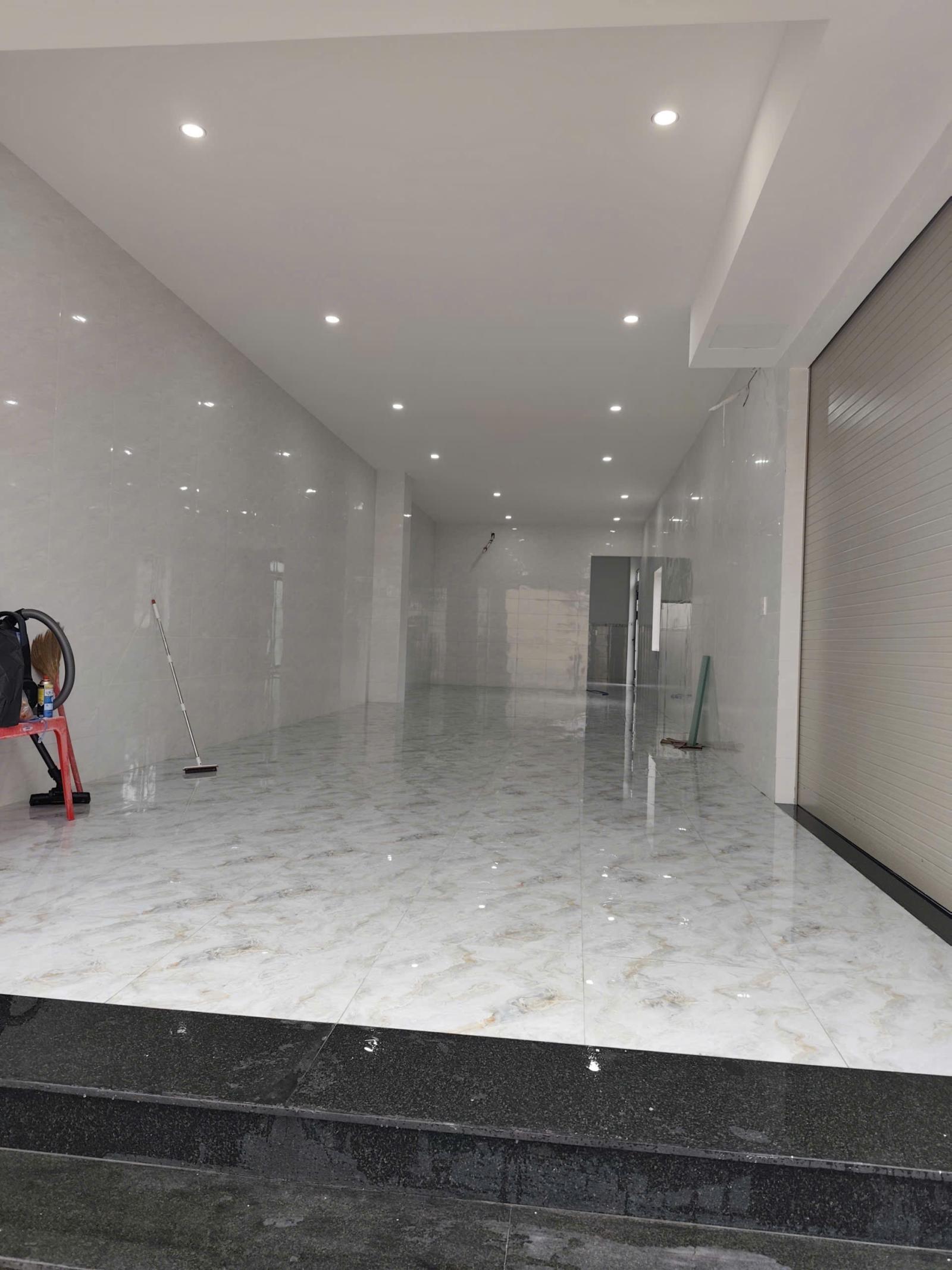 Bán nhà phố mặt tiền trung tâm chợ xã Tân Trụ giá chỉ 4 tỷ 15977403