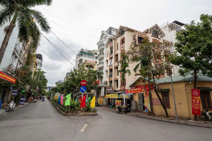 “Building VIP”, bán nhà mặt phố Phạm Tuấn Tài, kinh doanh, 200m mặt tiền 12m, vị trí siêu đẹp 15977480