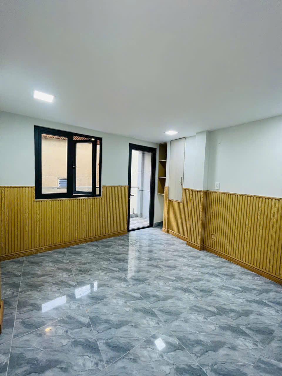 NHỈNH 5 TỶ- NHÀ HẺM BA GÁC – Ngay Cầu NGUYỄN VĂN CỬ 3 Tầng BTCT (4.4x11m) Giao Nhà Ngay. 15977488