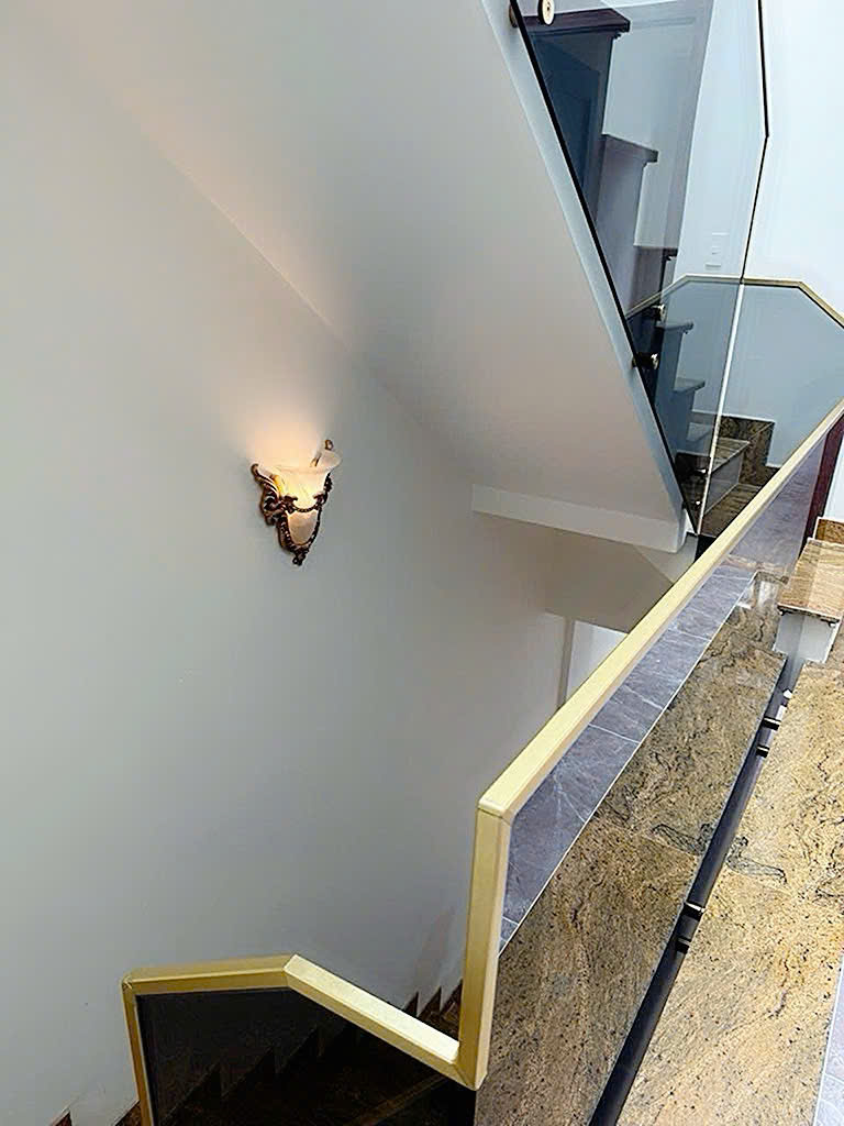 DUY NHẤT 1 NHÀ BÁN - MẶT TIỀN Đ. HUYỀN QUANG. P.TÂN ĐỊNH, QUẬN 1 - CHÍNH CHỦ LH GIANG 15977502