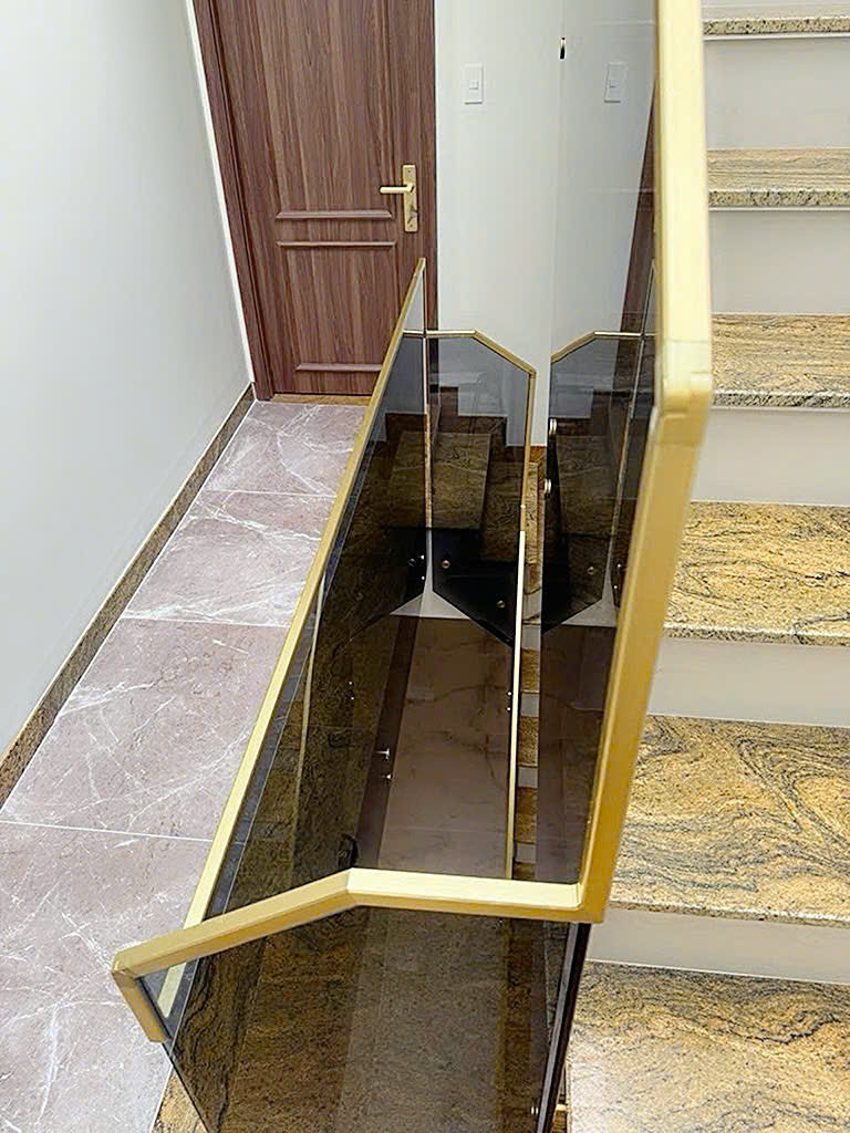 DUY NHẤT 1 NHÀ BÁN - MẶT TIỀN Đ. HUYỀN QUANG. P.TÂN ĐỊNH, QUẬN 1 - CHÍNH CHỦ LH GIANG 15977502