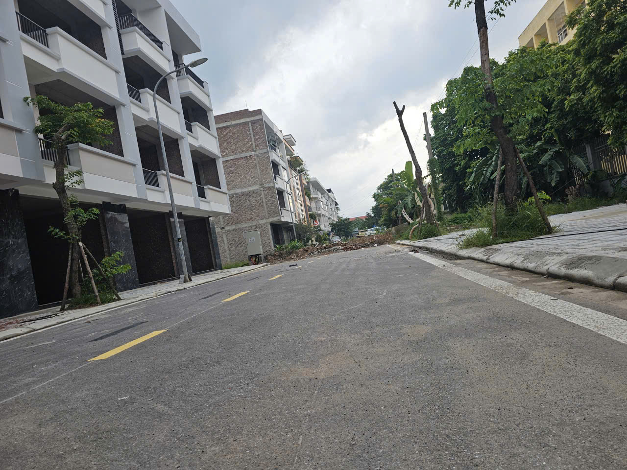 NHÀ 4 TẦNG XÂY THÔ 105m2 – NHỈ 6 TỶ TẠI KĐT VẠN CÁT, VỊ TRÍ KINH DOANH 15977573