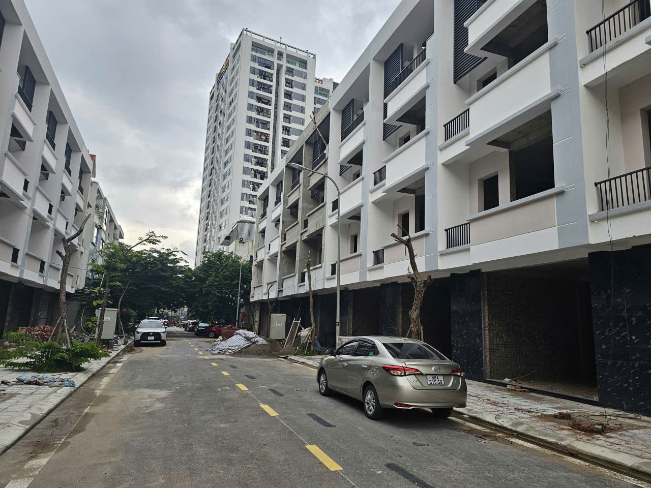 NHÀ 4 TẦNG XÂY THÔ 105m2 – NHỈ 6 TỶ TẠI KĐT VẠN CÁT, VỊ TRÍ KINH DOANH 15977573