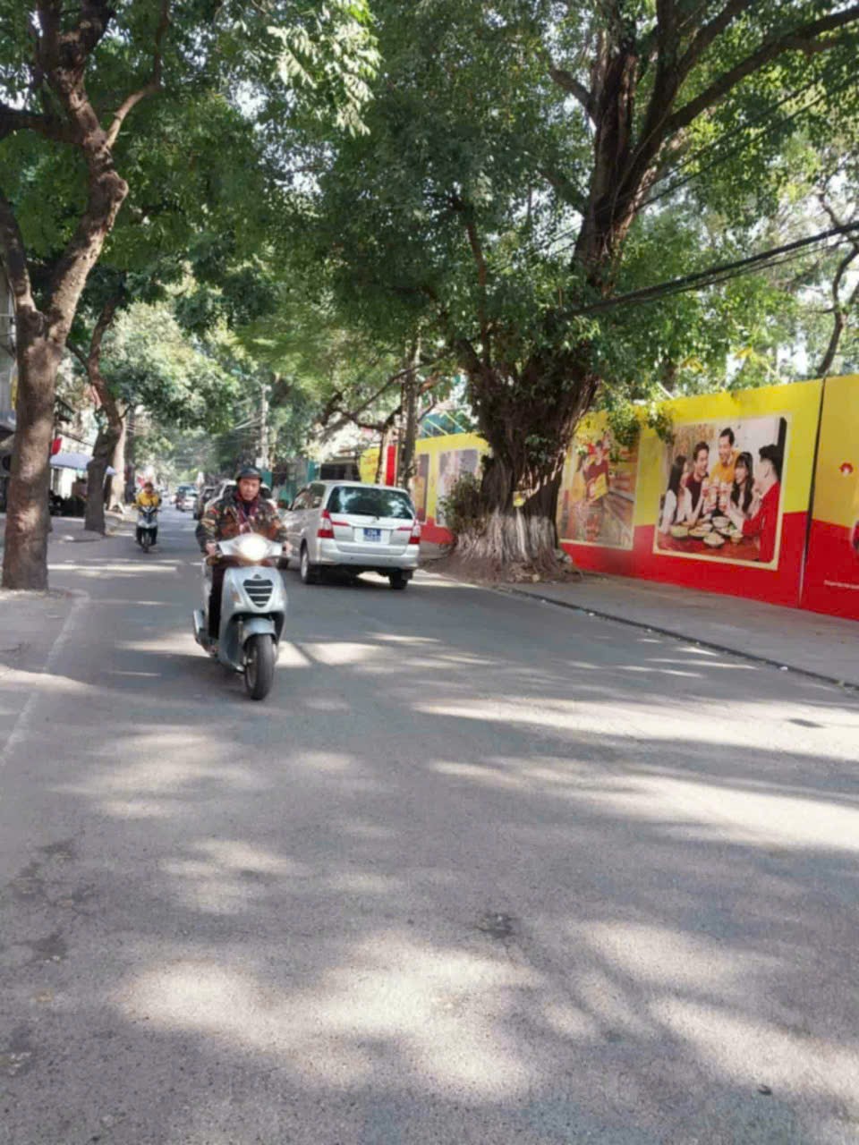 BÁN GẤP NHÀ HOÀNG HOA THÁM TT BA ĐÌNH GIÁP RANH TÂY HỒ, CẦU GIẤY MỚI KOONG THANG MÁY 9P FULL ĐỒ KHÉP KÍN DÒNG TIỀN 50 TRIỆU/ THÁNG.
 15977684