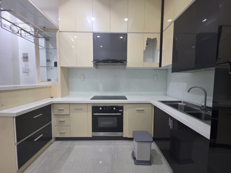 Bán nhà mặt phố đường số 28, Phường Cát Lái, Q2, TP HCM. DT 76m2, 4 tầng, SH. Giá 10.59  tỷ. 15977687