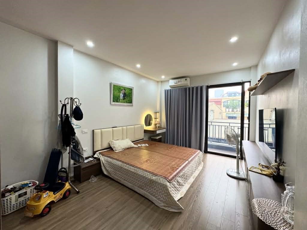 NHÀ PHỐ NGUYỄN CHÍ THANH_10m RA PHỐ_62m2 x 6 TẦNG THANG MÁY_ÔTÔ TRÁNH, ĐỖ CỬA_KINH DOANH, VĂN PHÒNG 15977694