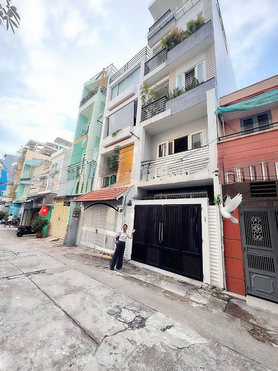 BÁN NHÀ MỚI XÂY 5 TẦNG - HXH 8M Đ. NGUYỄN THIỆN THUẬT, QUẬN 3 - CHÍNH CHỦ* LH GIANG GIANG: 15977723