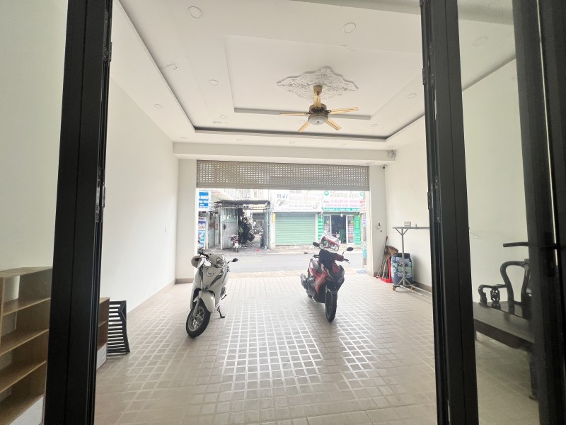 Bán nhà mặt phố đường số 4, Phường Linh Xuân, TP HCM. DT 140m2, 3 tầng, giá  8.85 tỷ. 15977734