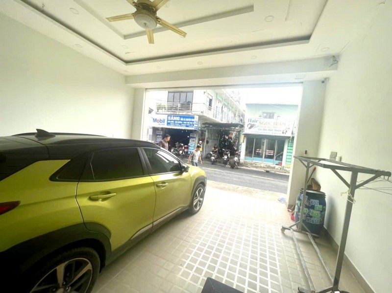 Bán nhà mặt phố đường số 4, Phường Linh Xuân, TP HCM. DT 140m2, 3 tầng, giá  8.85 tỷ. 15977734