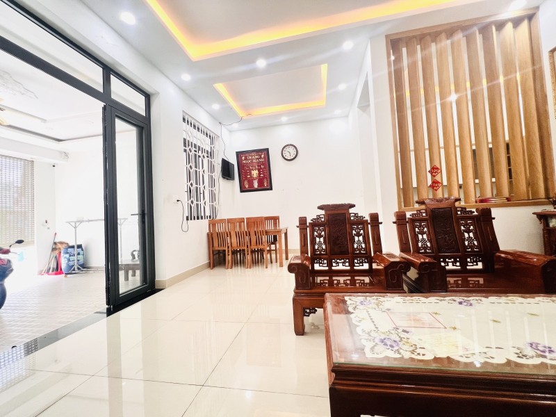Bán nhà mặt phố đường số 4, Phường Linh Xuân, TP HCM. DT 140m2, 3 tầng, giá  8.85 tỷ. 15977734