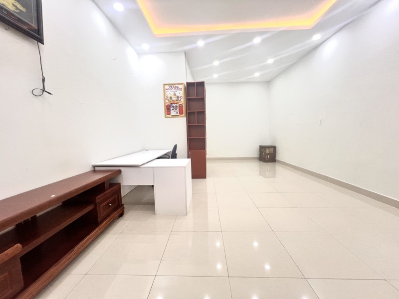 Bán nhà mặt phố đường số 4, Phường Linh Xuân, TP HCM. DT 140m2, 3 tầng, giá  8.85 tỷ. 15977734