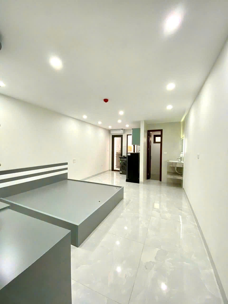 Cho Thuê Ccmn FULL đồ Thoáng Ban Công cực đẹp Tại ngõ 6 Chùa Bộc, Đống Đa 15977761