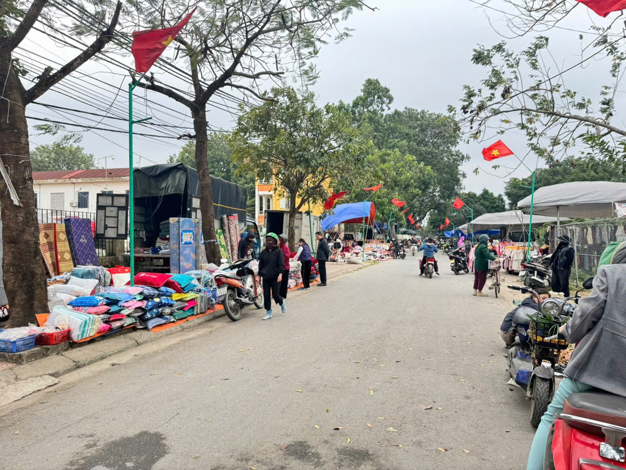 Bán gấp căn nhà 3 tầng gần chợ - trung tâm thị trấn Chi Đông, Mê Linh - kinh doanh sầm uất 15977811