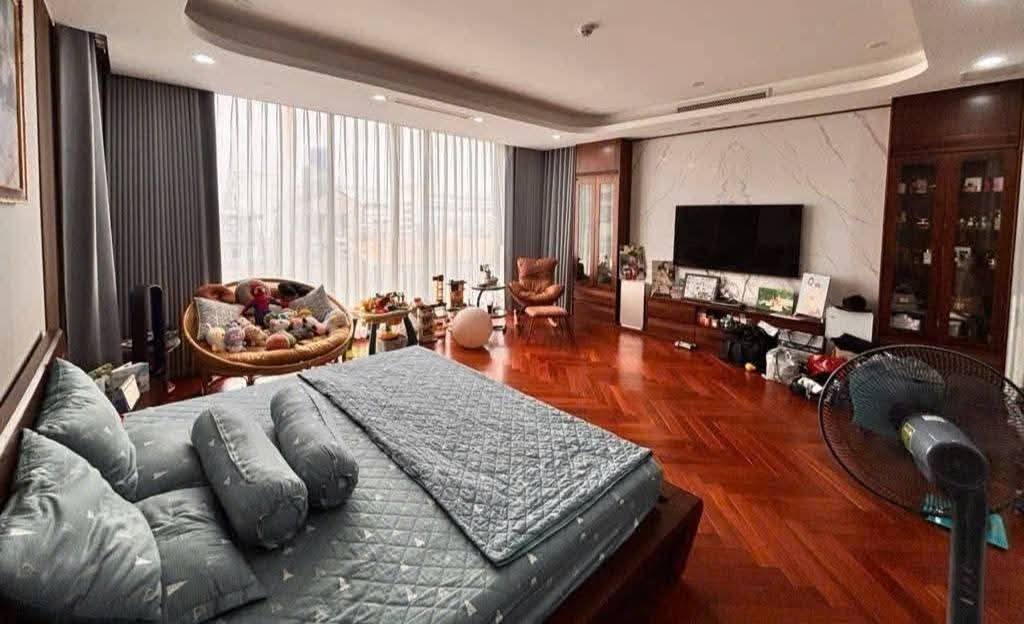 Duy nhất, Bán nhà phố Nghĩa Tân, kinh doanh sầm uất, chỉ 24 tỷ 15977850