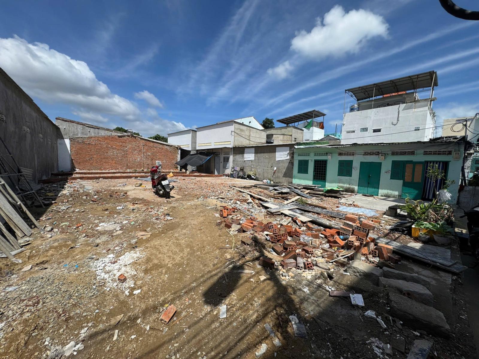 BÁN 3 LÔ ĐẤT HẺM 2/4 PHƯỜNG NHA TRANG 15977880