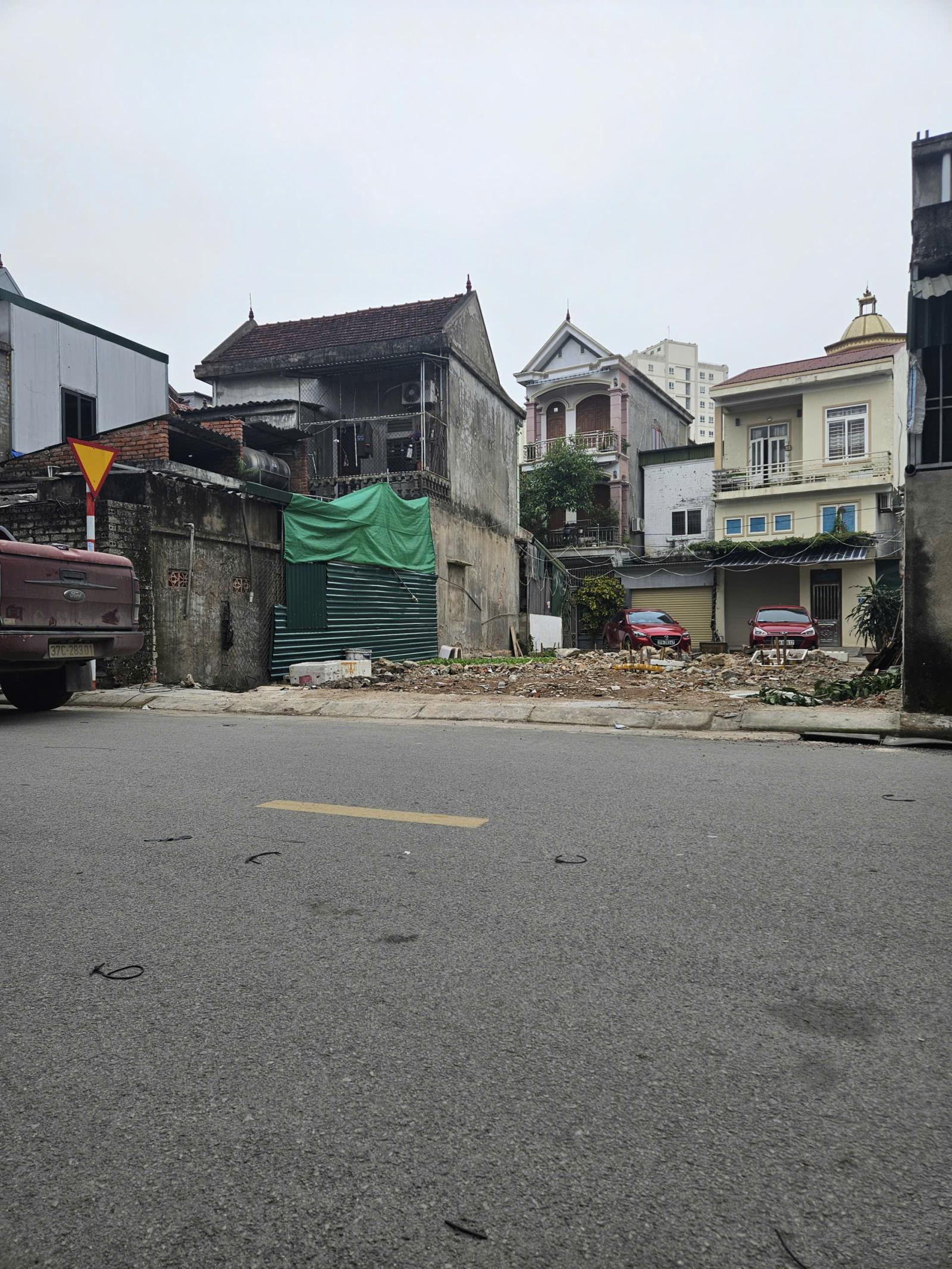 CẦN BÁN 176m² ĐẤT KHỐI 11 – TRƯỜNG THI CŨ (NAY PHƯỜNG TRƯỜNG VINH), NGHỆ AN – 2 MẶT ĐƯỜNG, KINH 15977888