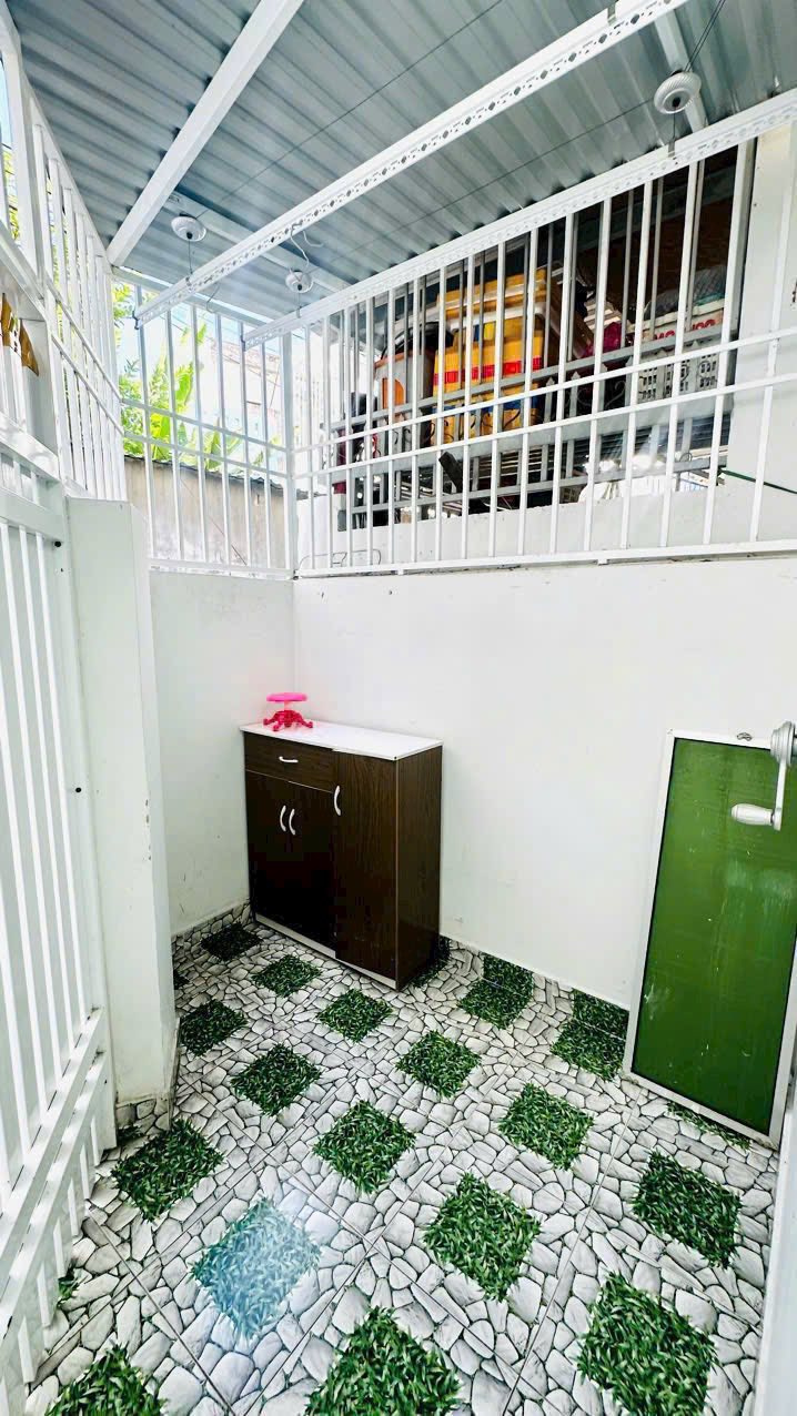 CHO THUÊ NHÀ NGUYÊN CĂN 2 TẦNG HẺM THÁP BÀ GẦN BIỂN 15977889