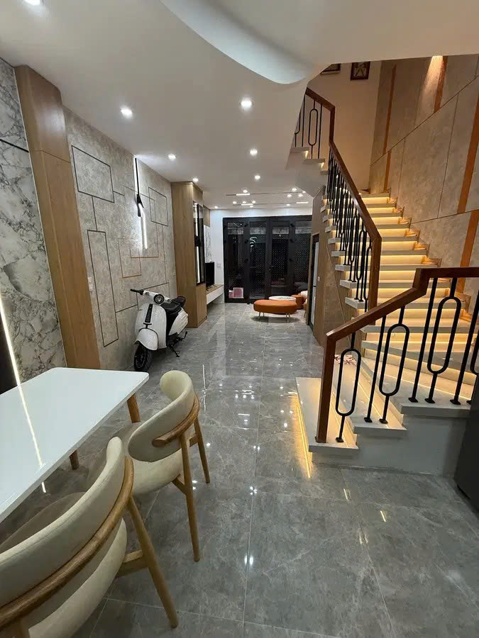 BÁN NHÀ MỚI Phố Ngọc Thụy-Long Biên 48m2 X 7.6 Tỷ.2 THOÁNG FULL  NỘI THẤT. 15977933