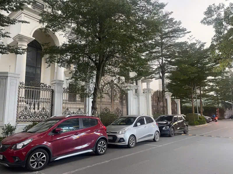 CC bán Biệt thự Mộc Hương, Mỹ Đình. DT 266m x 5 tầng. MT 15m. Giá 104 tỷ. LH: 0964769634 15977987