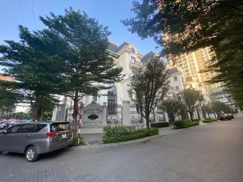 CC bán Biệt thự Mộc Hương, Mỹ Đình. DT 266m x 5 tầng. MT 15m. Giá 104 tỷ. LH: 0964769634 15977987