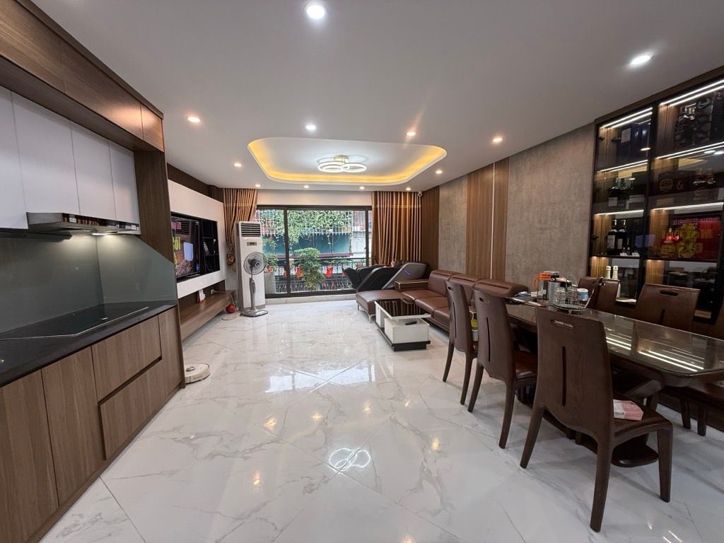 Bán nhà siêu đẹp phố Trạm- Ngõ cực nông Full NT- Dân xây- Oto tránh- thang máy -48m 6 tầng 13,x tỷ 15978031