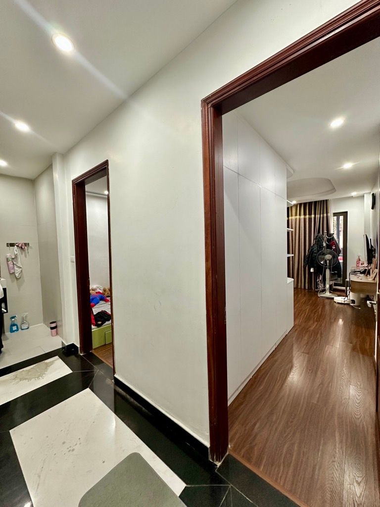 Bán nhà siêu đẹp phố Trạm- Ngõ cực nông Full NT- Dân xây- Oto tránh- thang máy -48m 6 tầng 13,x tỷ 15978031