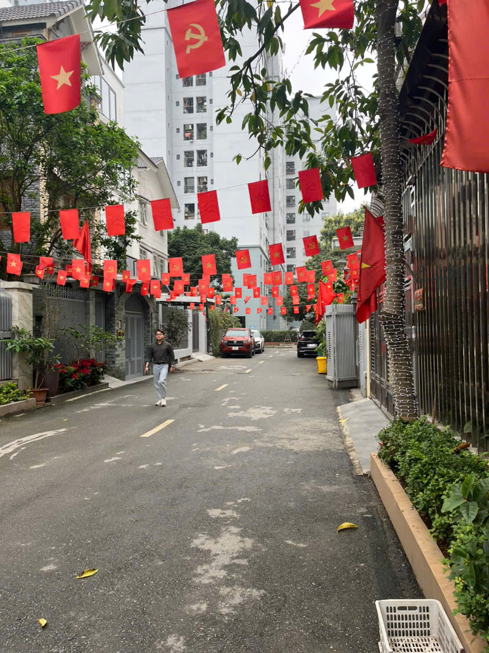 Cần bán BT Trung văn Hancic,Tố Hữu, DT 105mx 4T,MT 9m. Giá 35,5 tỷ. LH: 0964769634 15978042