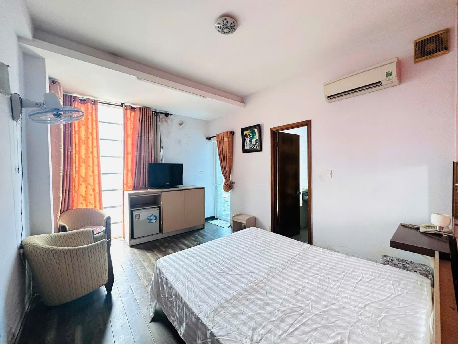 Bán nhà Mặt tiền Hẻm 10m Phan Huy Ích, gần Quang Trung, 5,7x23m, 6 T- 17PN, 18,9 tỷ. 15978064