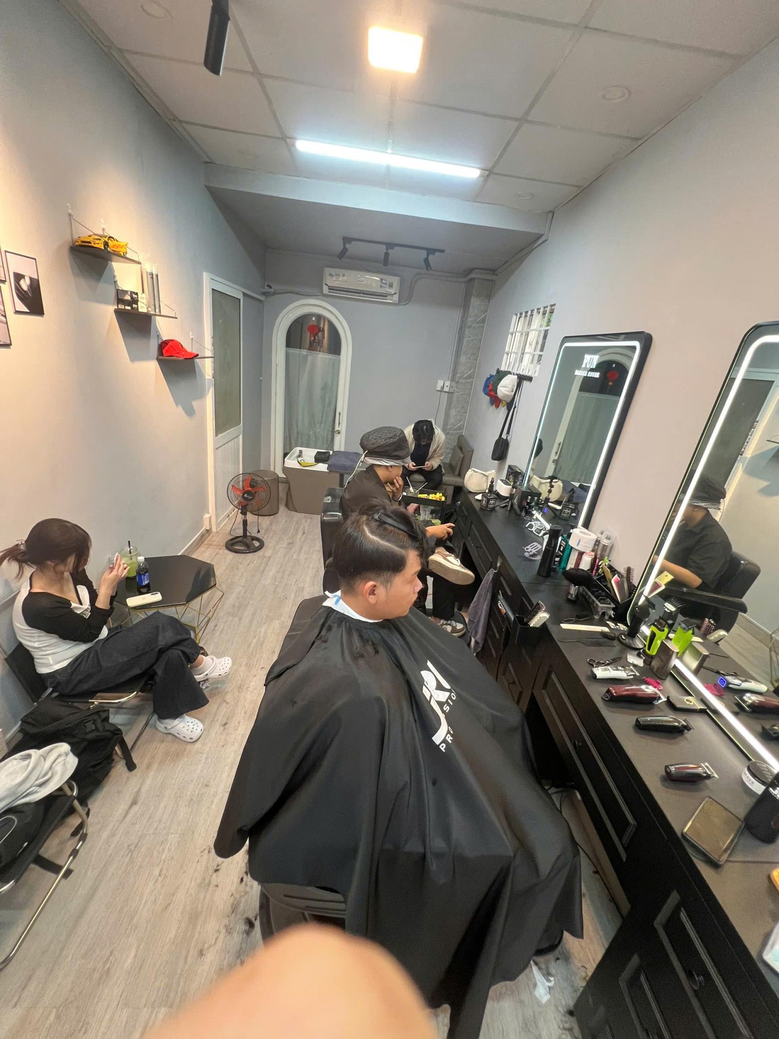 GIA ĐÌNH CÓ VIỆC NÊN MÌNH SANG NHƯỢNG TIỆM TÓC NAM SIÊU MỚI CÓ PHÒNG Ở LẠI 15978106