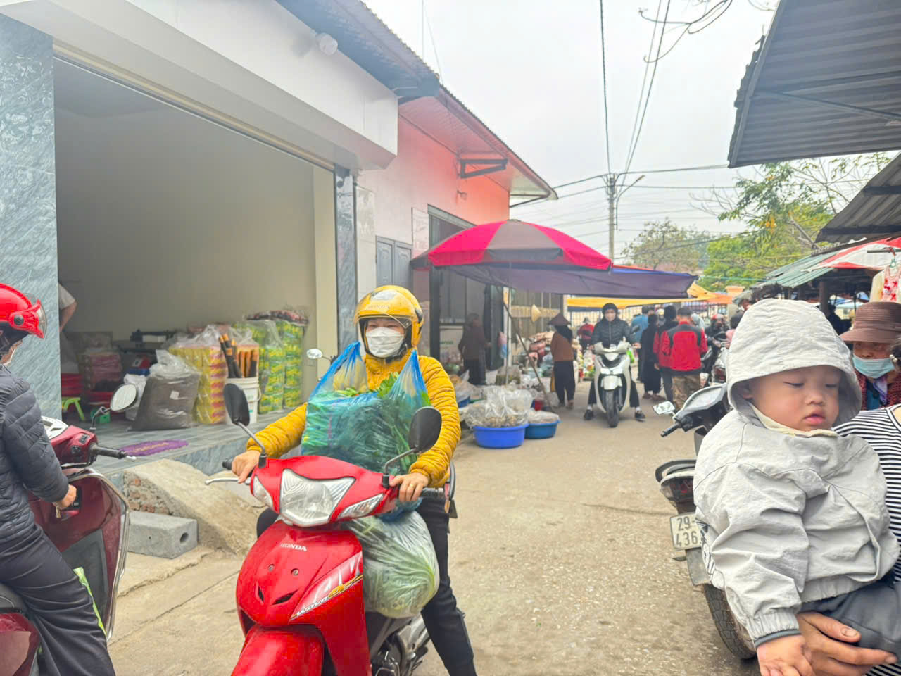 Chính chủ bán nhà giữa chợ Chi Đông 2 - kinh doanh đắc địa - 2 mặt thoáng 15978110