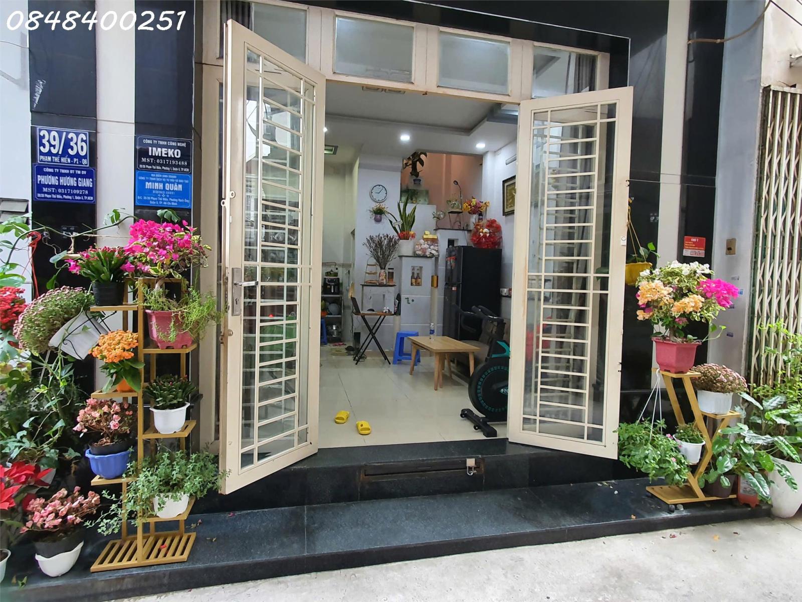 Cho thuê nhà đẹp 1 trệt + 3 lầu phường Chánh Hưng, HCM, DT 31,5m2, giá 11tr/tháng 15978141