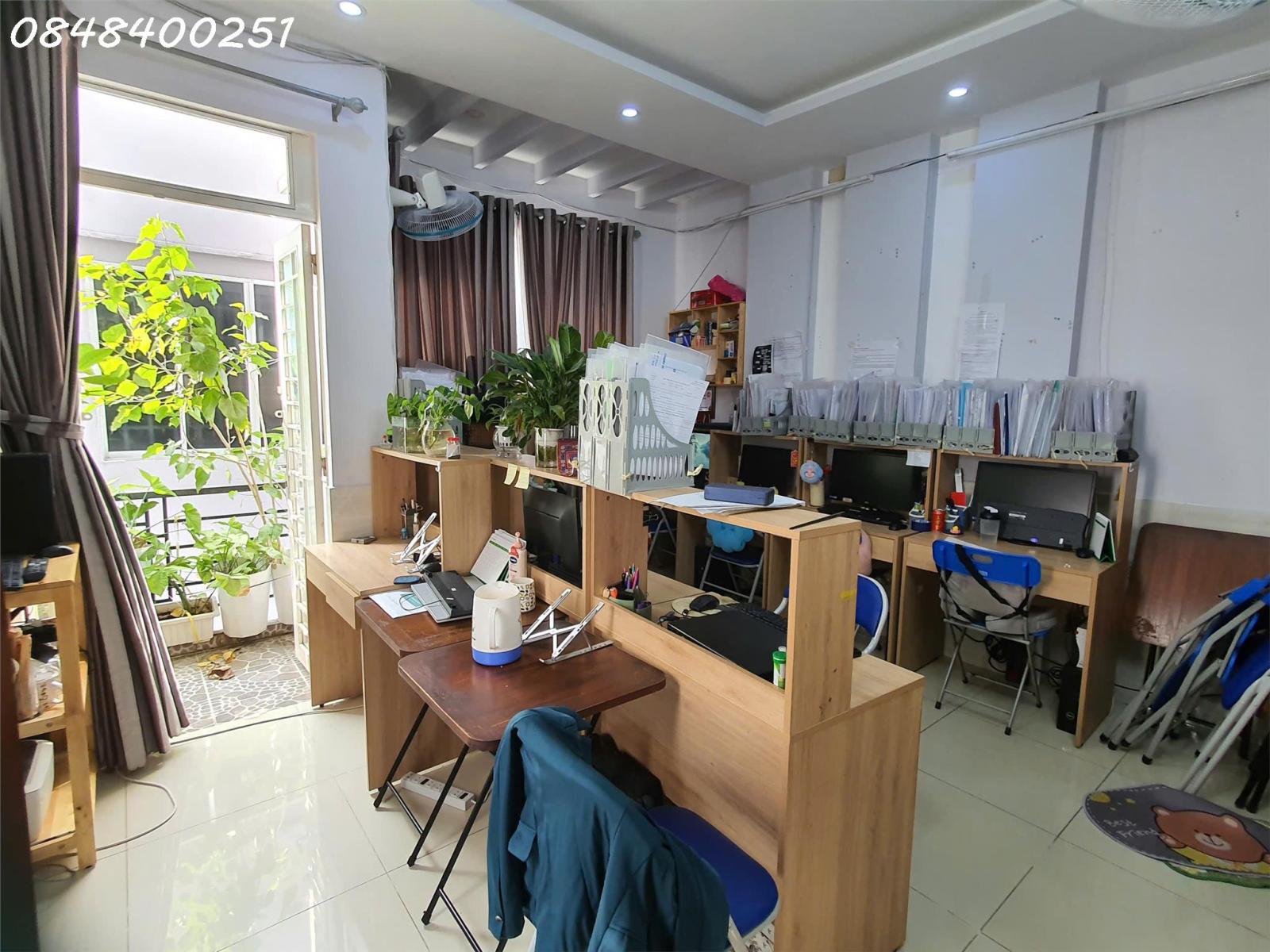 Cho thuê nhà đẹp 1 trệt + 3 lầu phường Chánh Hưng, HCM, DT 31,5m2, giá 11tr/tháng 15978141