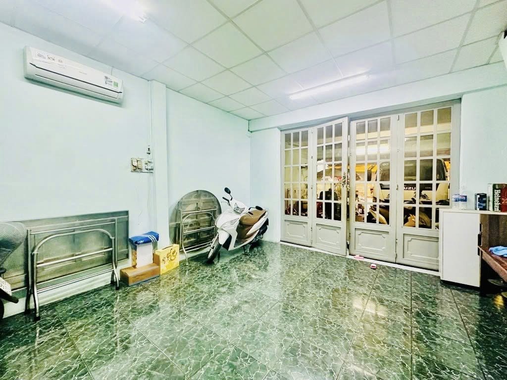 THOẠI NGỌC HẦU  MẶT TIỀN GIÁ HẺM  NGANG 5.3M NỞ HẬU  2 TẦNG  100M  CHỈ 10.X 15978170