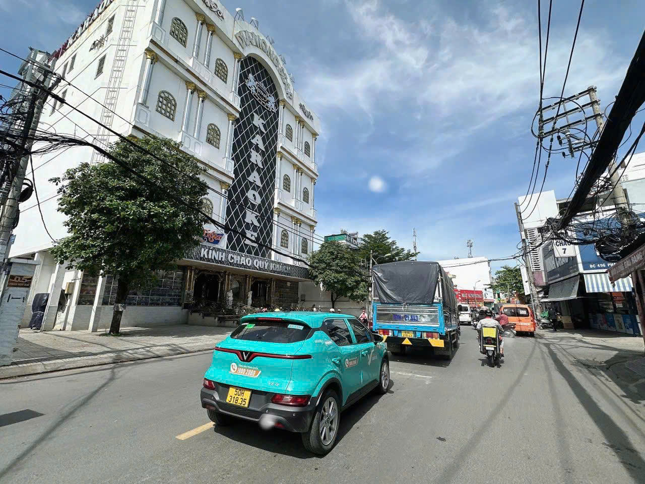 Bán KS HXH sát Emart Phan Huy Ích 6L T.máy ngang 5.2m 125m2 17PN TN100tr chỉ 18.X tỷ. 15978182