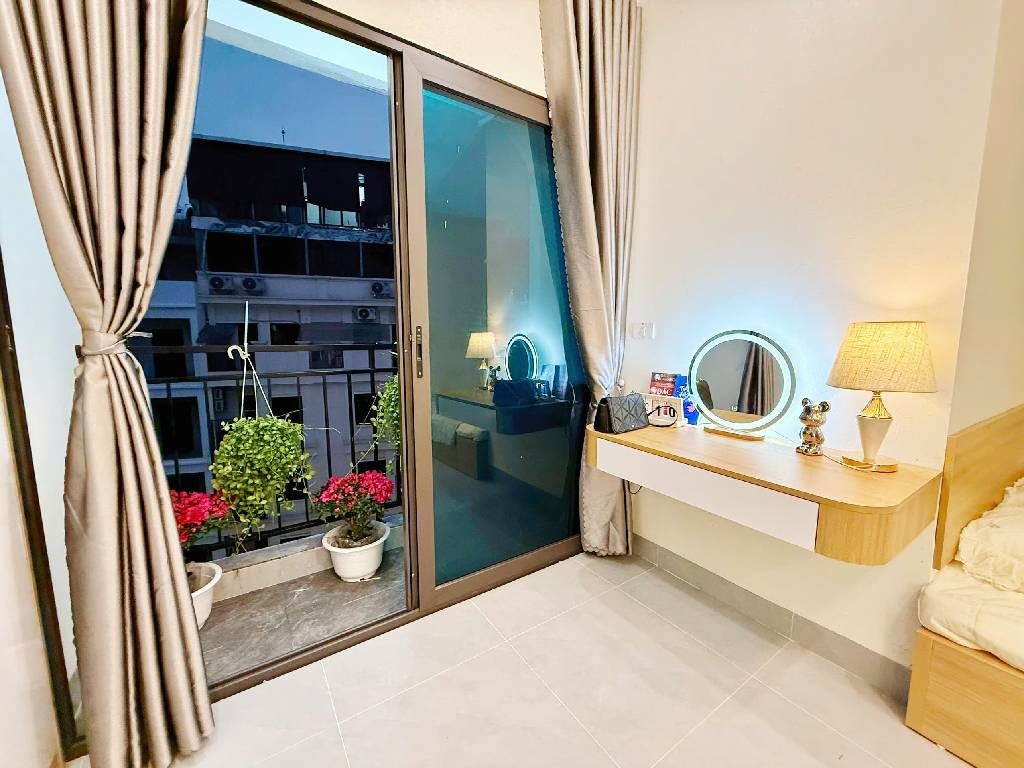 Hiếm- Bán nhà đẹp Nguyễn Sơn- Gần Ô tô- Sát phố- Dân xây- 60m 5 tầng thang máy- full NT- nhỉnh 13 15978193