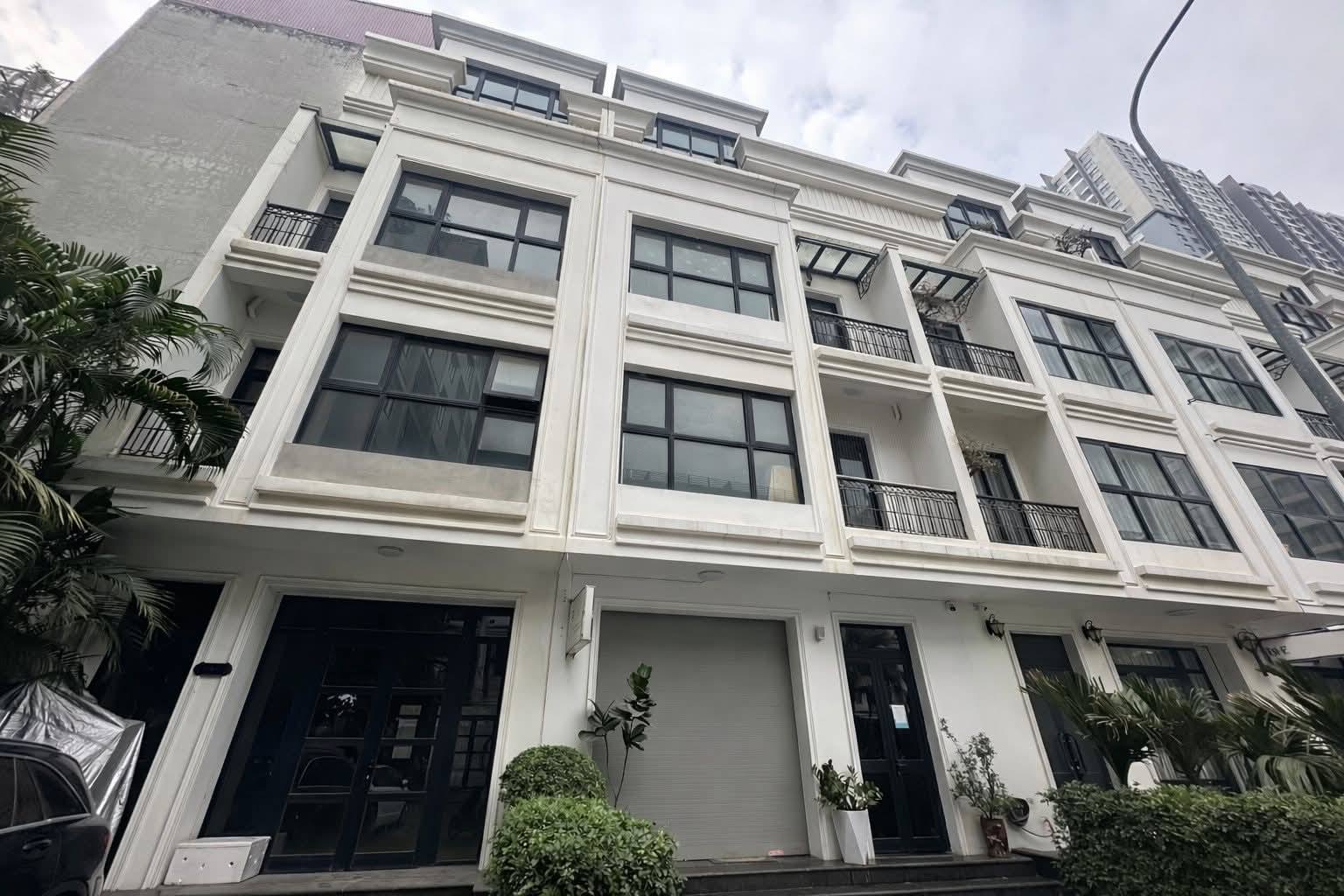 BIỆT THỰ LIỀN KỀ VINHOMES GARDENIA – HÀM NGHI
113M2, 5 TẦNG, KINH DOANH -VỈA HÈ RỘNG 15978262