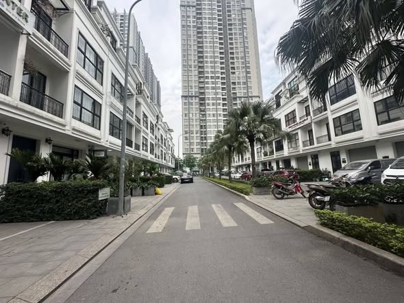 BIỆT THỰ LIỀN KỀ VINHOMES GARDENIA – HÀM NGHI
113M2, 5 TẦNG, KINH DOANH -VỈA HÈ RỘNG 15978262