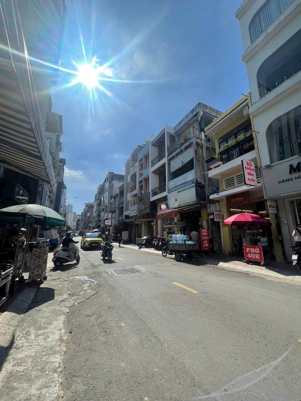 BÁN TÒA NHÀ (Hầm 7 Tầng) Cách Chợ Bến Thành Ga Metro 5 Phút - Building Ngay Trần Hưng Đạo Quận 1 15978288