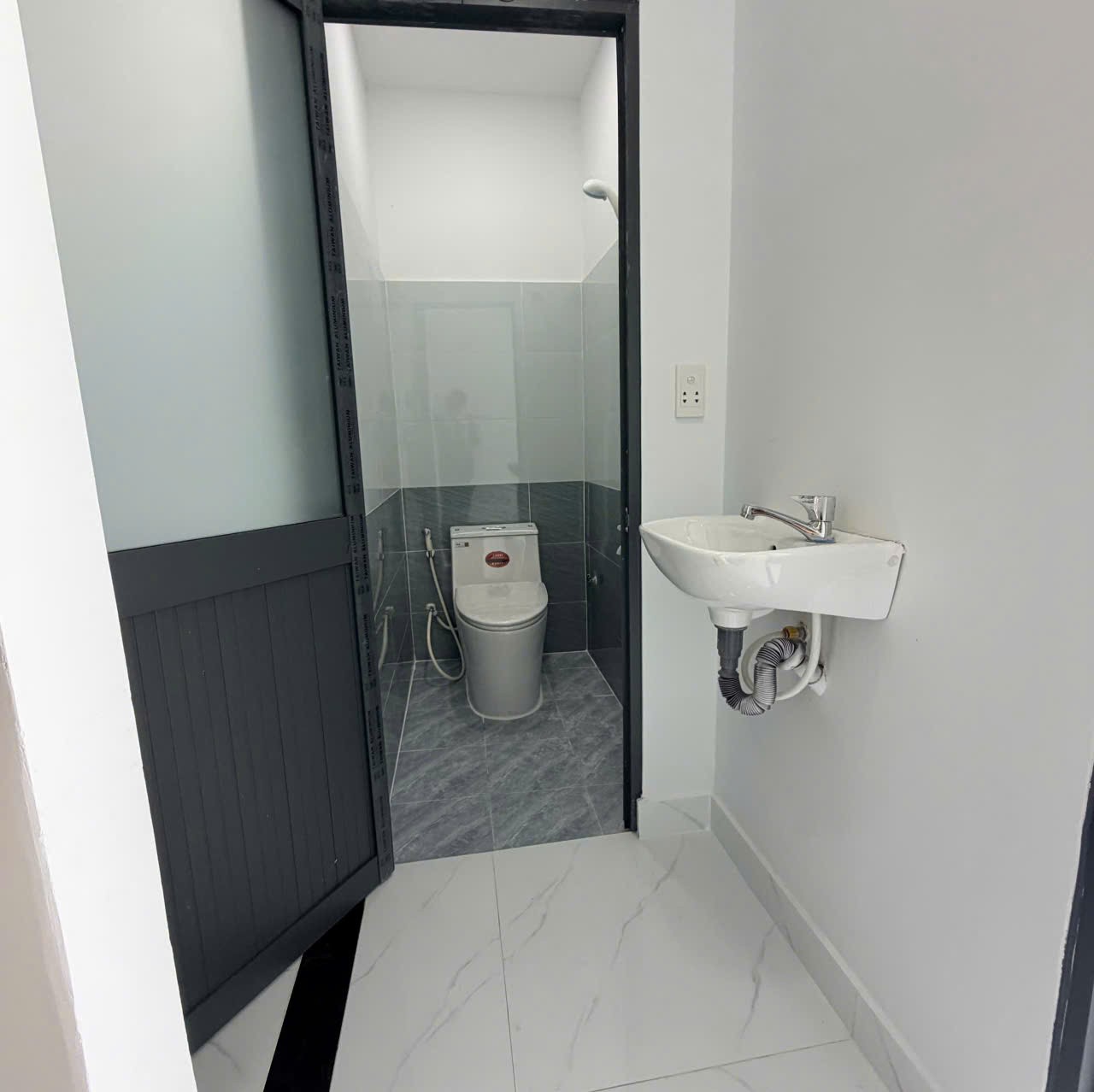 CHỈ VỚI Hơn 395Triệu SỞ HỮU NGAY Căn Nhà Đẹp 1 Trệt 1 Lầu - NGÃ BA MỸ HẠNH hướng HÓC MÔN 15978291