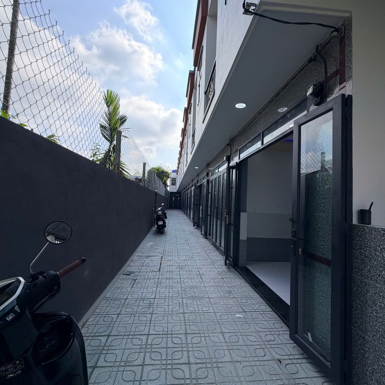 CHỈ VỚI Hơn 395Triệu SỞ HỮU NGAY Căn Nhà Đẹp 1 Trệt 1 Lầu - NGÃ BA MỸ HẠNH hướng HÓC MÔN 15978291