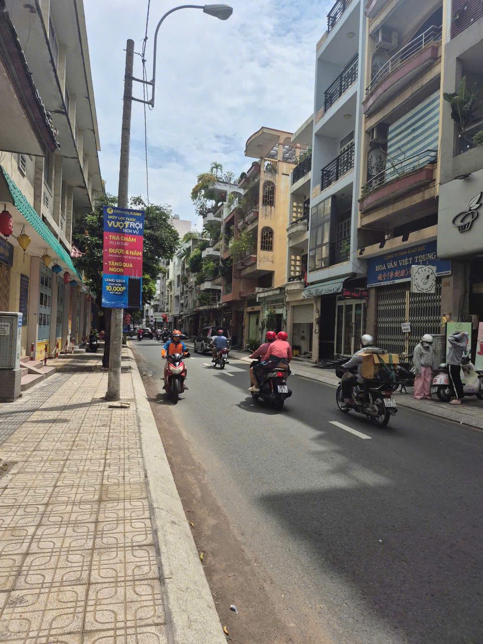 Bán Nhà đẹp Quận 5 Mặt Tiền Triệu Quang Phục (4X14,5m) 4 Lầu Mới Đẹp
,Xíu 18 Tỷ 15978496