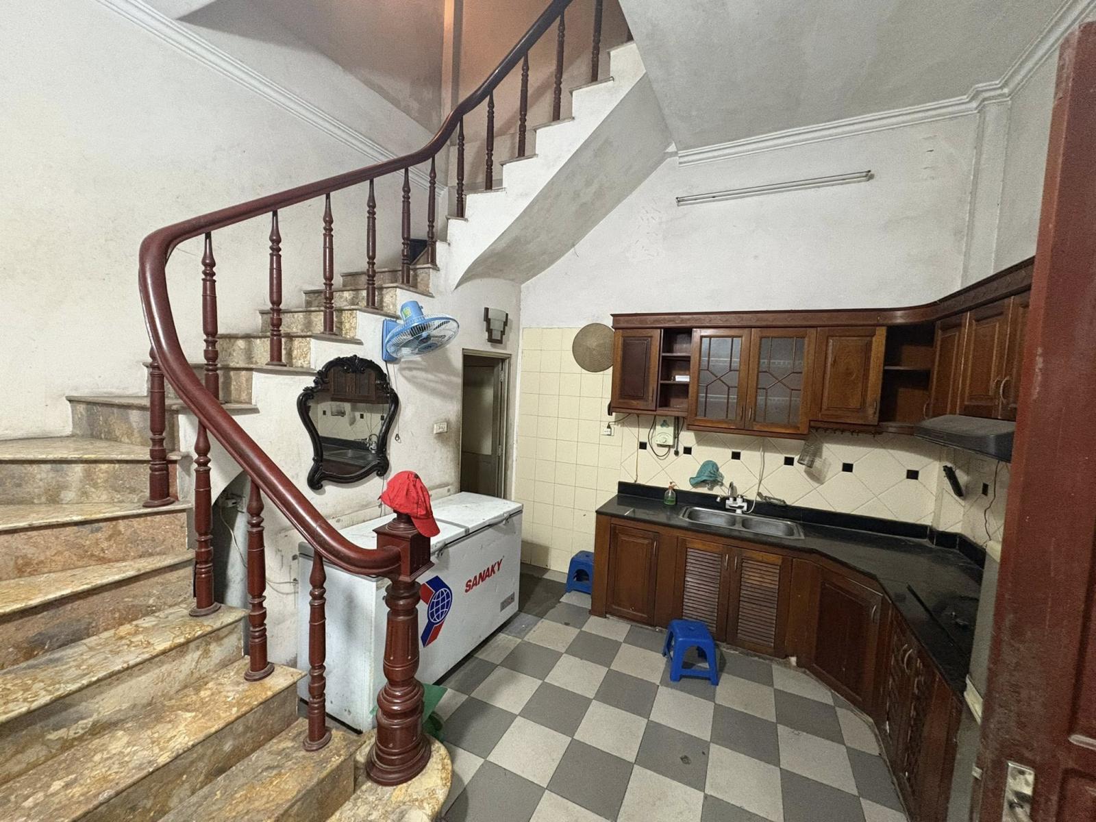 Cho thuê nhà ngõ Võ Thị Sáu 45m2 x 3.5 tầng, KD Spa, Nail, VP Cty 15978594