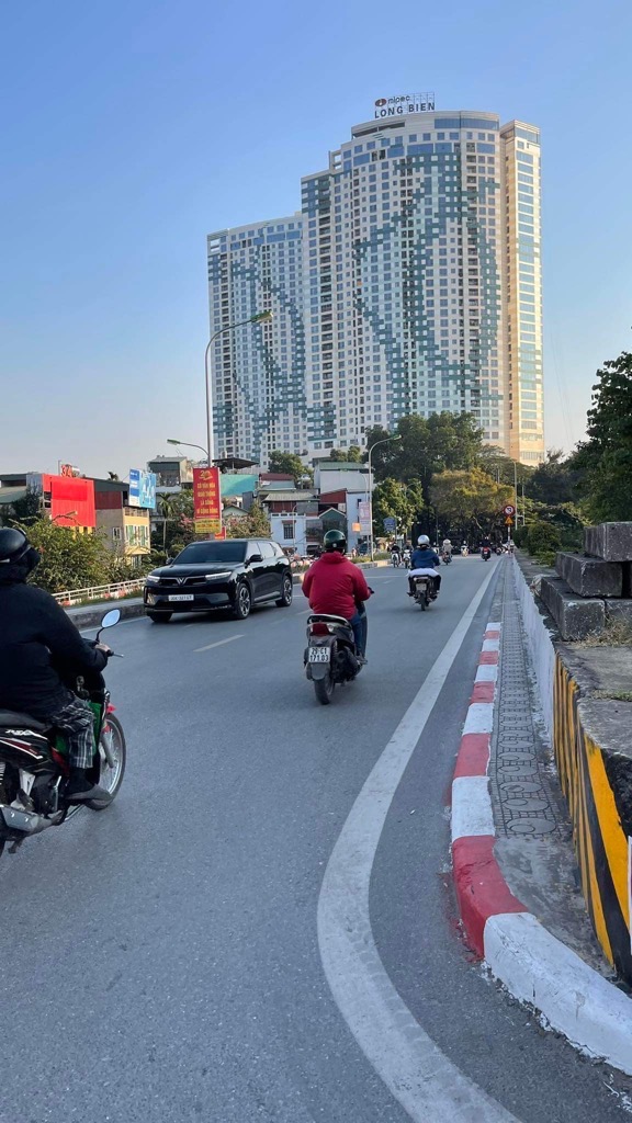 Bán đất ngọc thuỵ 186m, lô góc mặt tiền quyền lực kinh doanh, chia lô. Hiếm ! 15978715